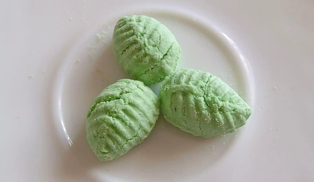 What are Some Variations of Pandan Cookies?