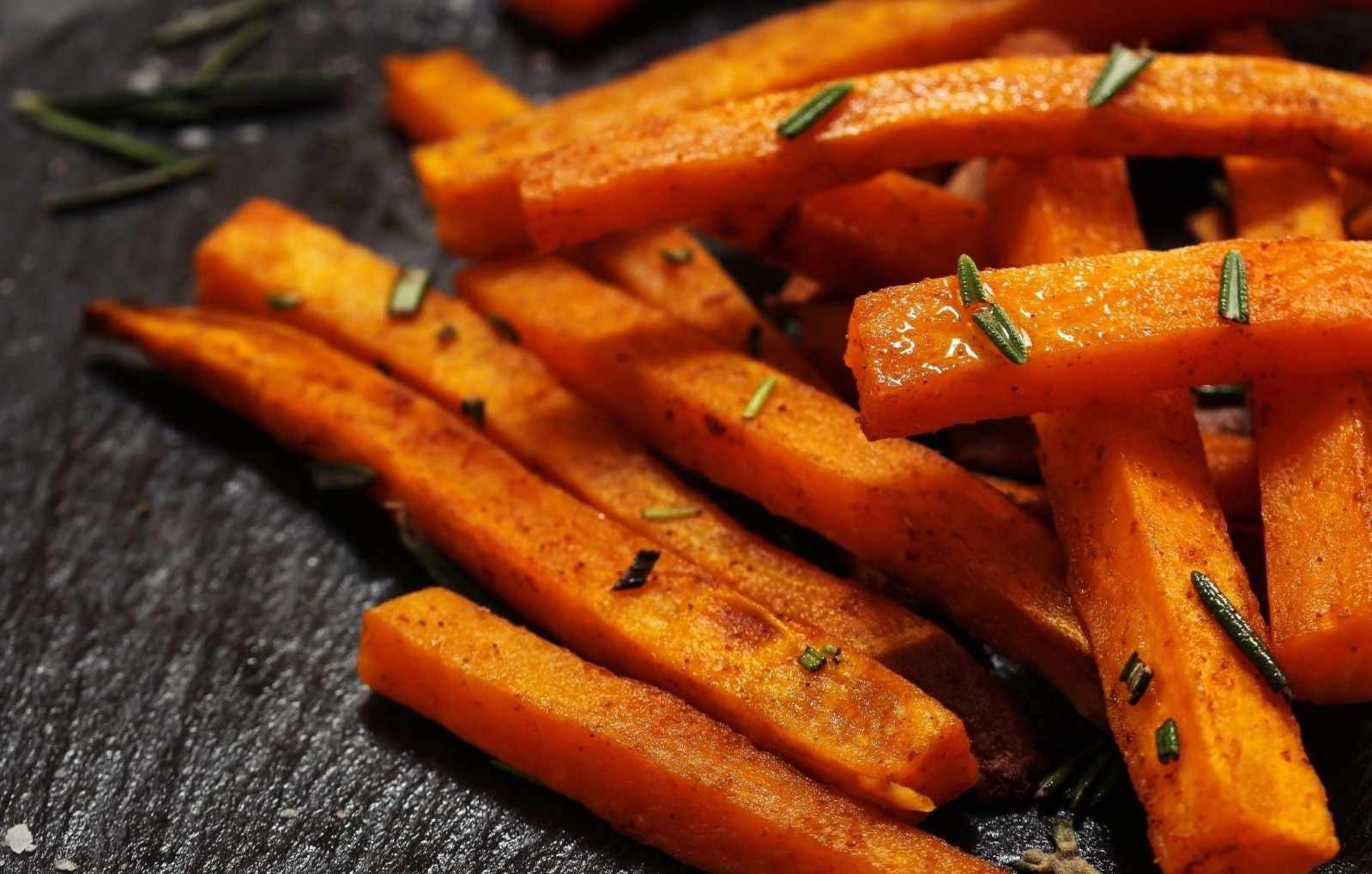 Can heirloom carrots be eaten raw?